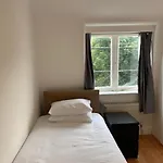F22-Compact 4Th Flr Studio Fits 1- Near Paddington Station